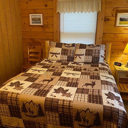 מגי ואלי Misty Creek Log Cabins מראה חיצוני תמונה