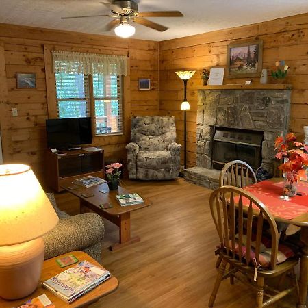מגי ואלי Misty Creek Log Cabins מראה חיצוני תמונה