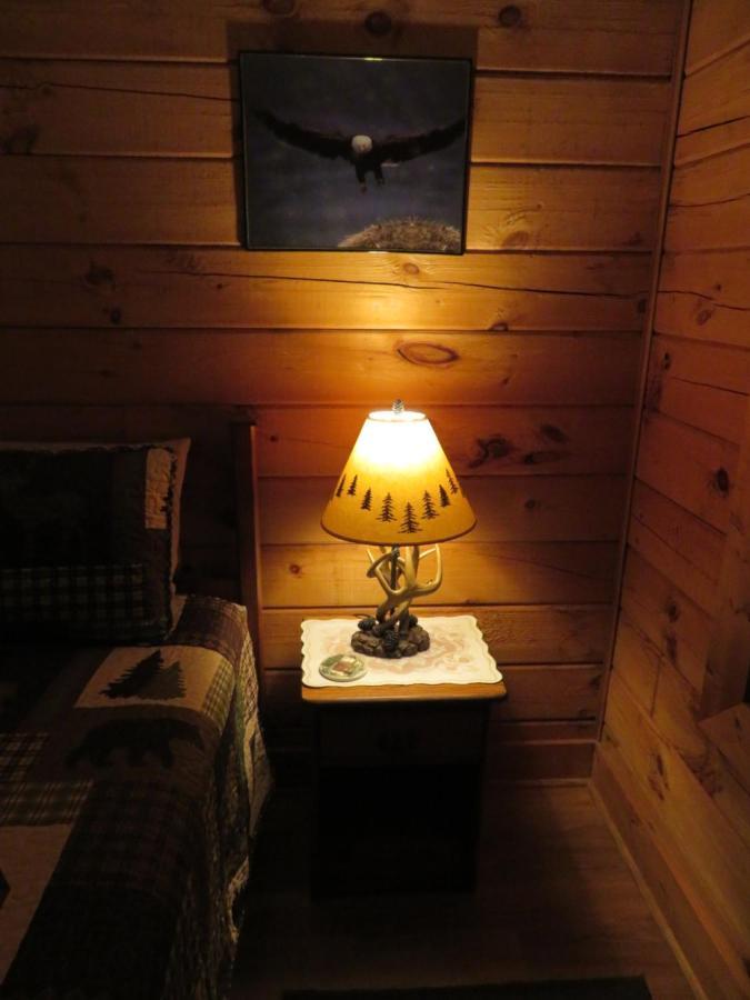 מגי ואלי Misty Creek Log Cabins מראה חיצוני תמונה