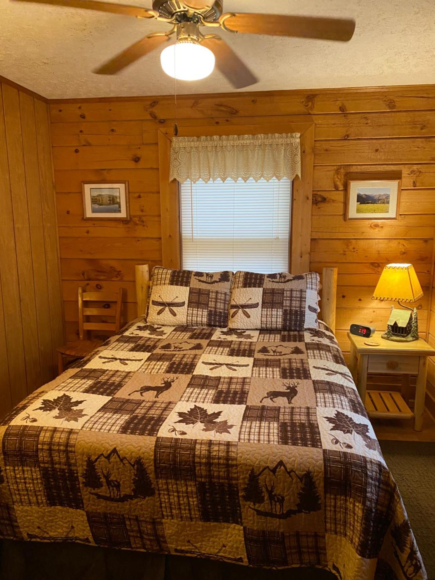 מגי ואלי Misty Creek Log Cabins מראה חיצוני תמונה