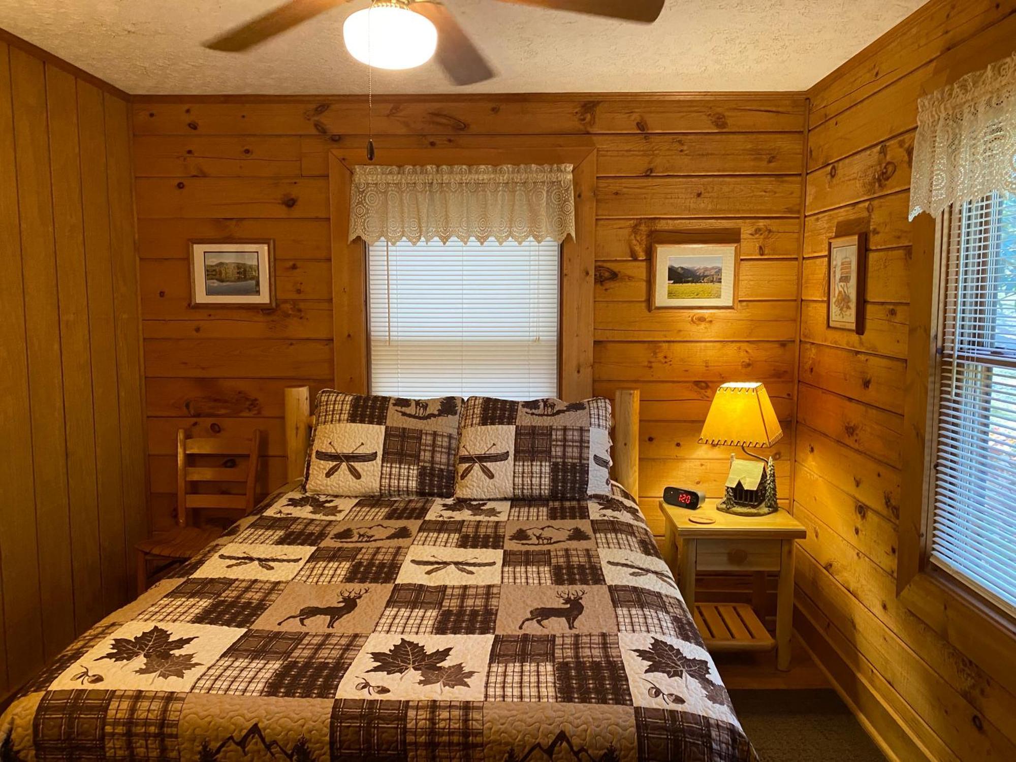 מגי ואלי Misty Creek Log Cabins מראה חיצוני תמונה