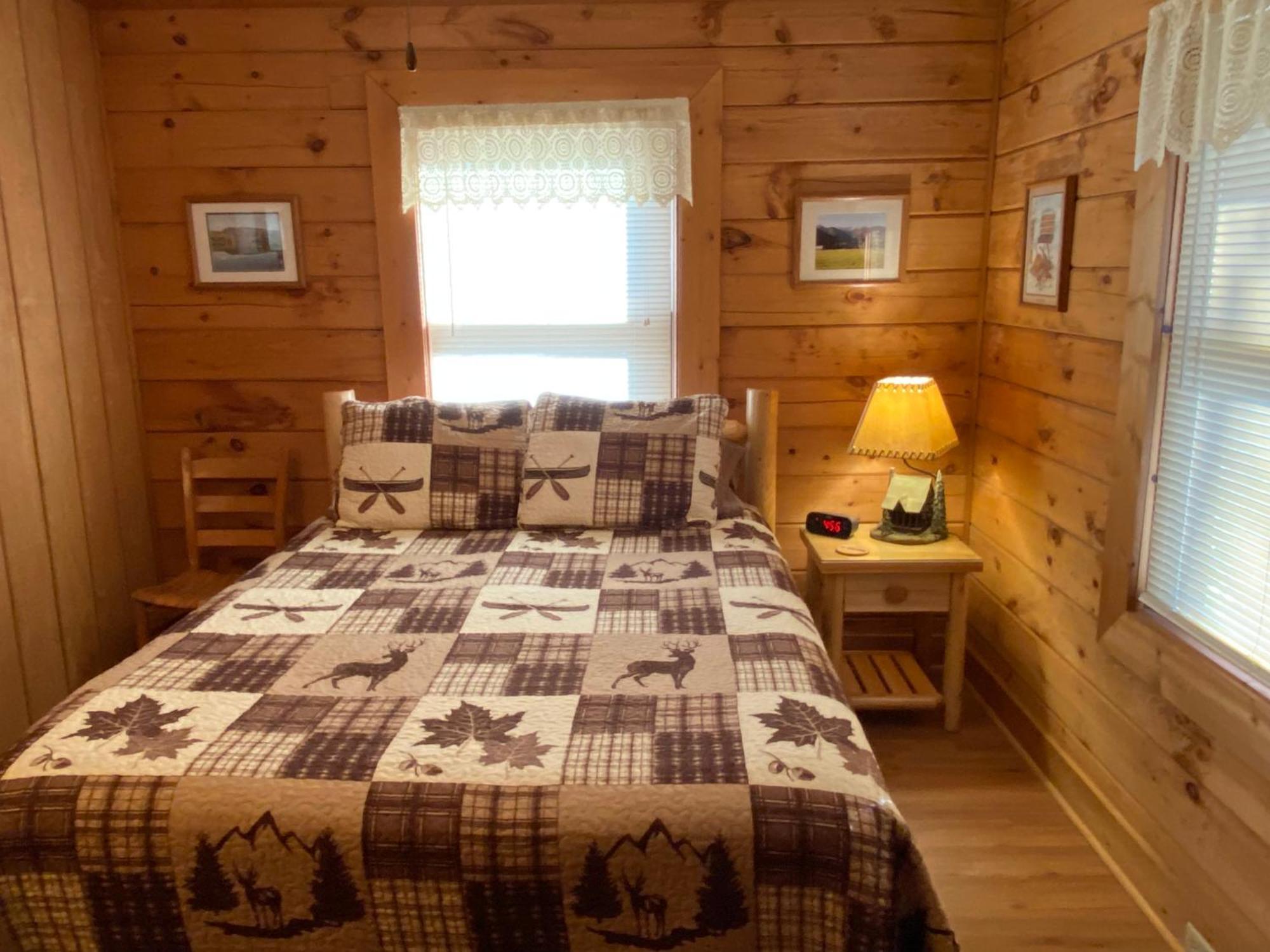 מגי ואלי Misty Creek Log Cabins מראה חיצוני תמונה