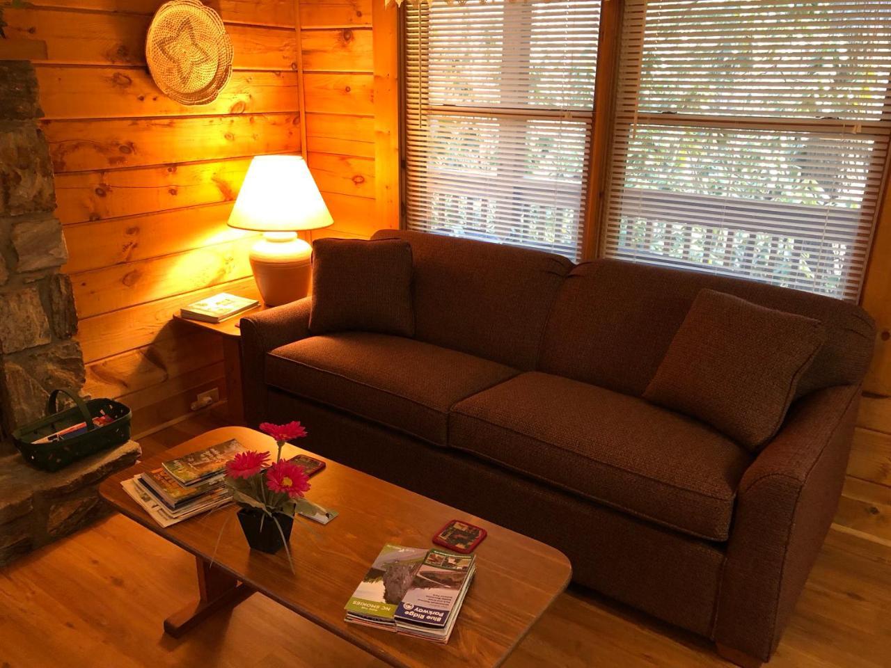 מגי ואלי Misty Creek Log Cabins מראה חיצוני תמונה