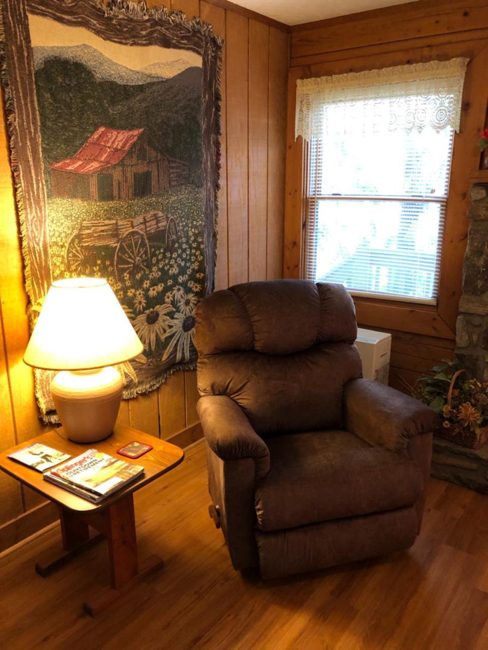 מגי ואלי Misty Creek Log Cabins מראה חיצוני תמונה