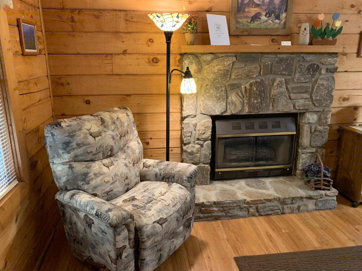 מגי ואלי Misty Creek Log Cabins מראה חיצוני תמונה
