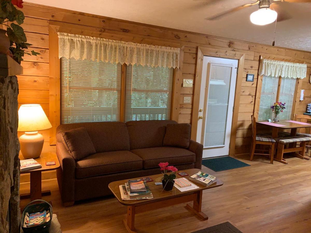 מגי ואלי Misty Creek Log Cabins מראה חיצוני תמונה