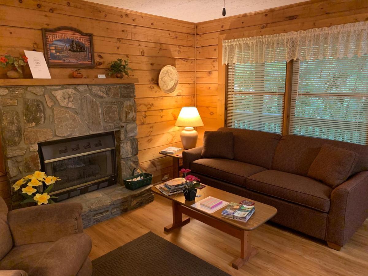 מגי ואלי Misty Creek Log Cabins מראה חיצוני תמונה