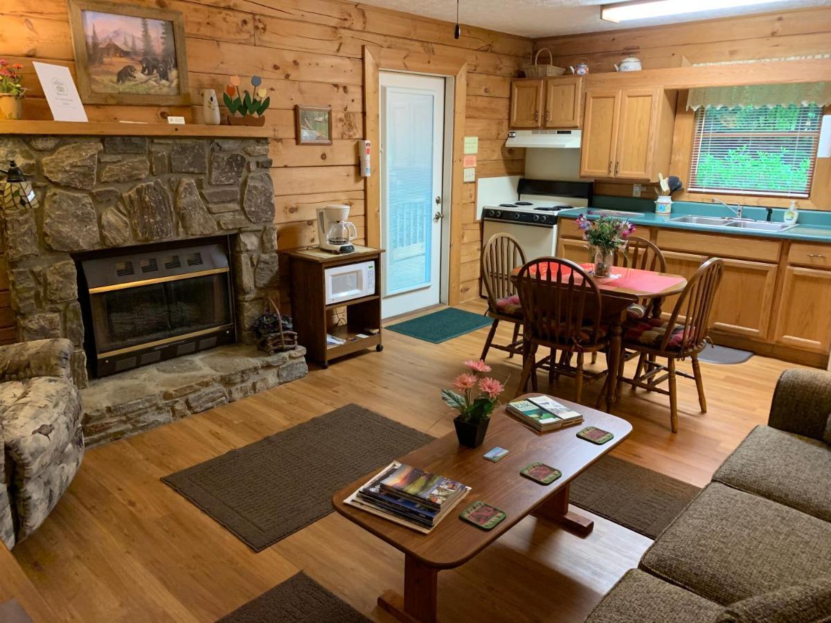 מגי ואלי Misty Creek Log Cabins מראה חיצוני תמונה